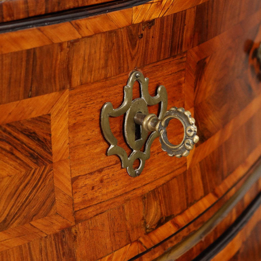  | Antiques  Chest of Drawers & Commodes