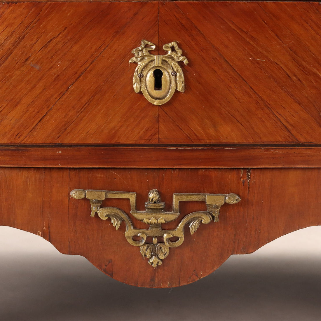  | Antiques  Chest of Drawers & Commodes