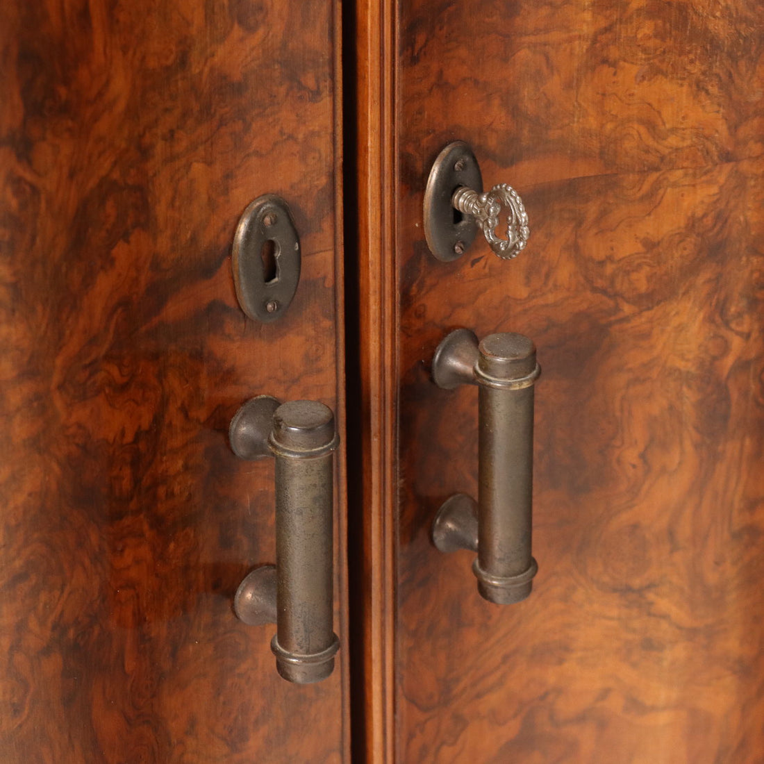  | Antiques  Chest of Drawers & Commodes