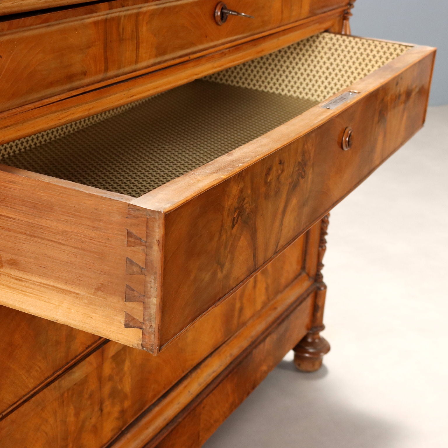  | Antiques  Chest of Drawers & Commodes