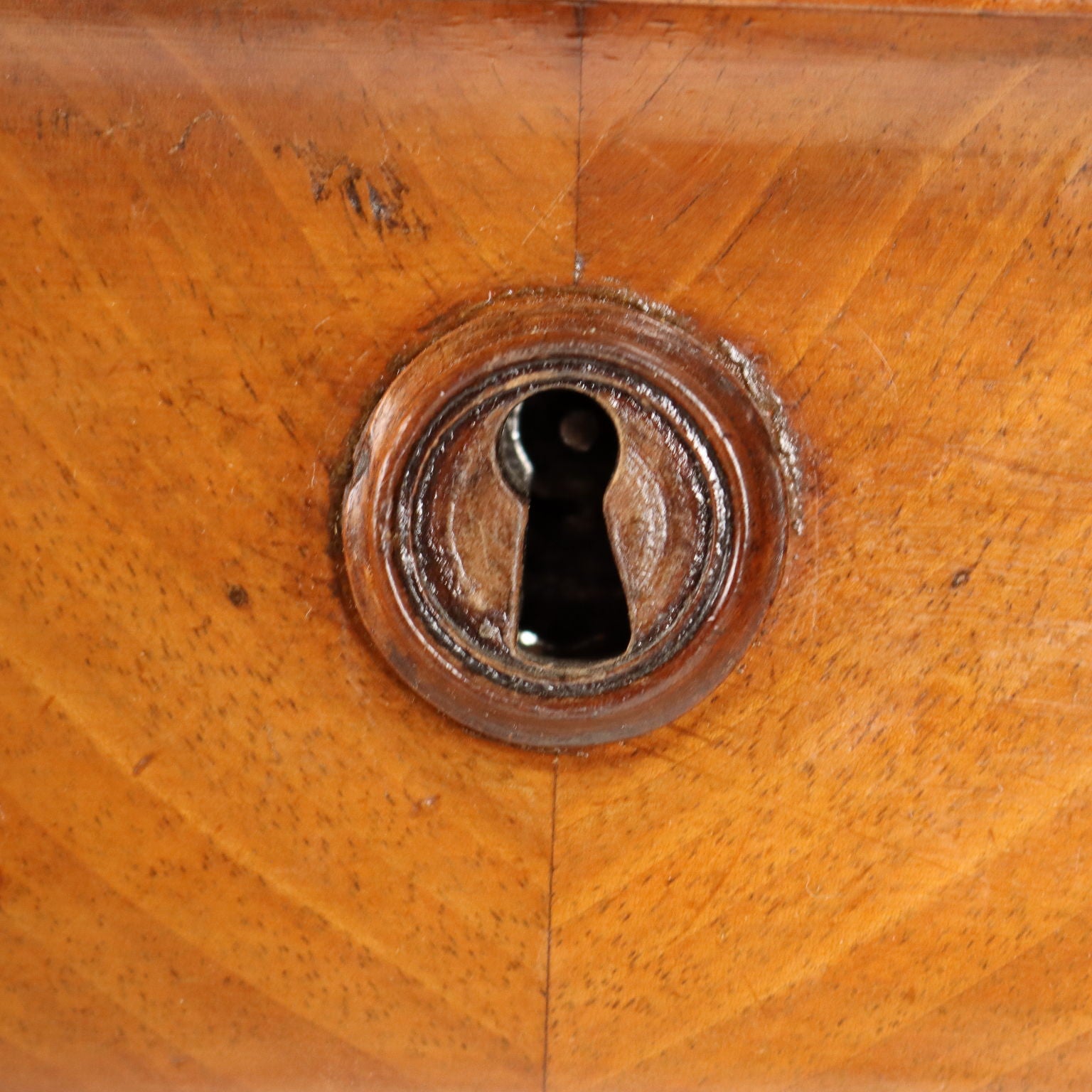  | Antiques  Chest of Drawers & Commodes