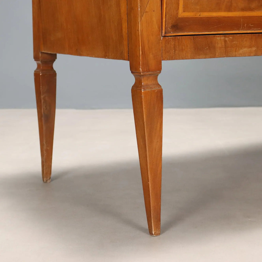 Antique Chest of Drawers Neoclassical Mahogany Italy XVIII Century - Italy, Third Quarter XVIII Century | Antiques | Chest of Drawers & Commodes