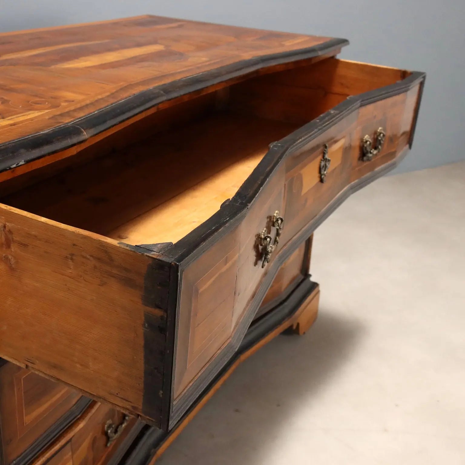 Antique Chest of Drawers Baroque 3 Drawers Italy XVIII Century - Italy, Early XVIII Century | Antiques | Chest of Drawers & Commodes