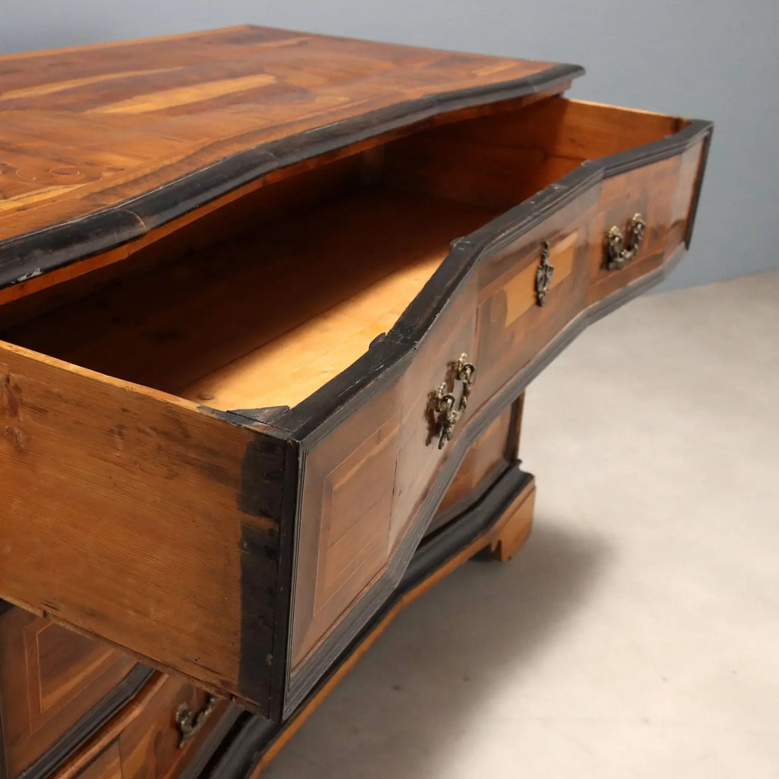 Antique Chest of Drawers Baroque 3 Drawers Italy XVIII Century - Italy, Early XVIII Century | Antiques | Chest of Drawers & Commodes
