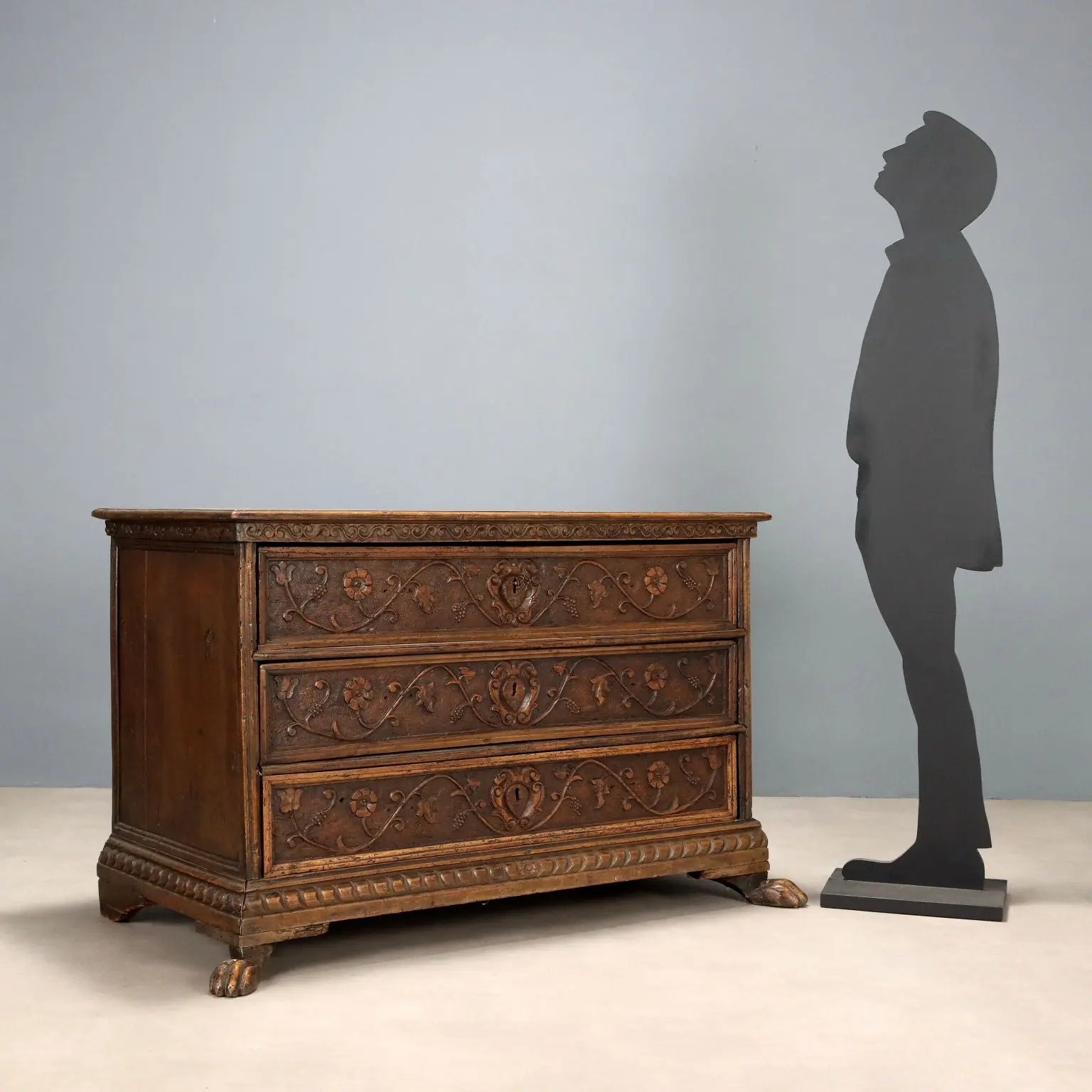 Antique Chest of Drawers Baroque Carved Walnut XVIII Century - Italy, XVIII Century | Antiques | Chest of Drawers & Commodes