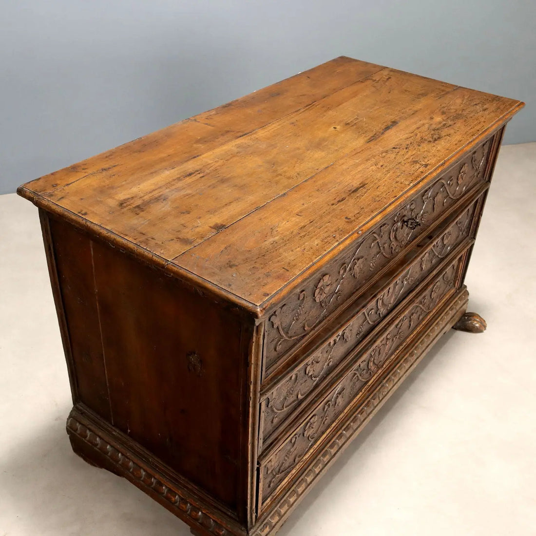 Antique Chest of Drawers Baroque Carved Walnut XVIII Century - Italy, XVIII Century | Antiques | Chest of Drawers & Commodes