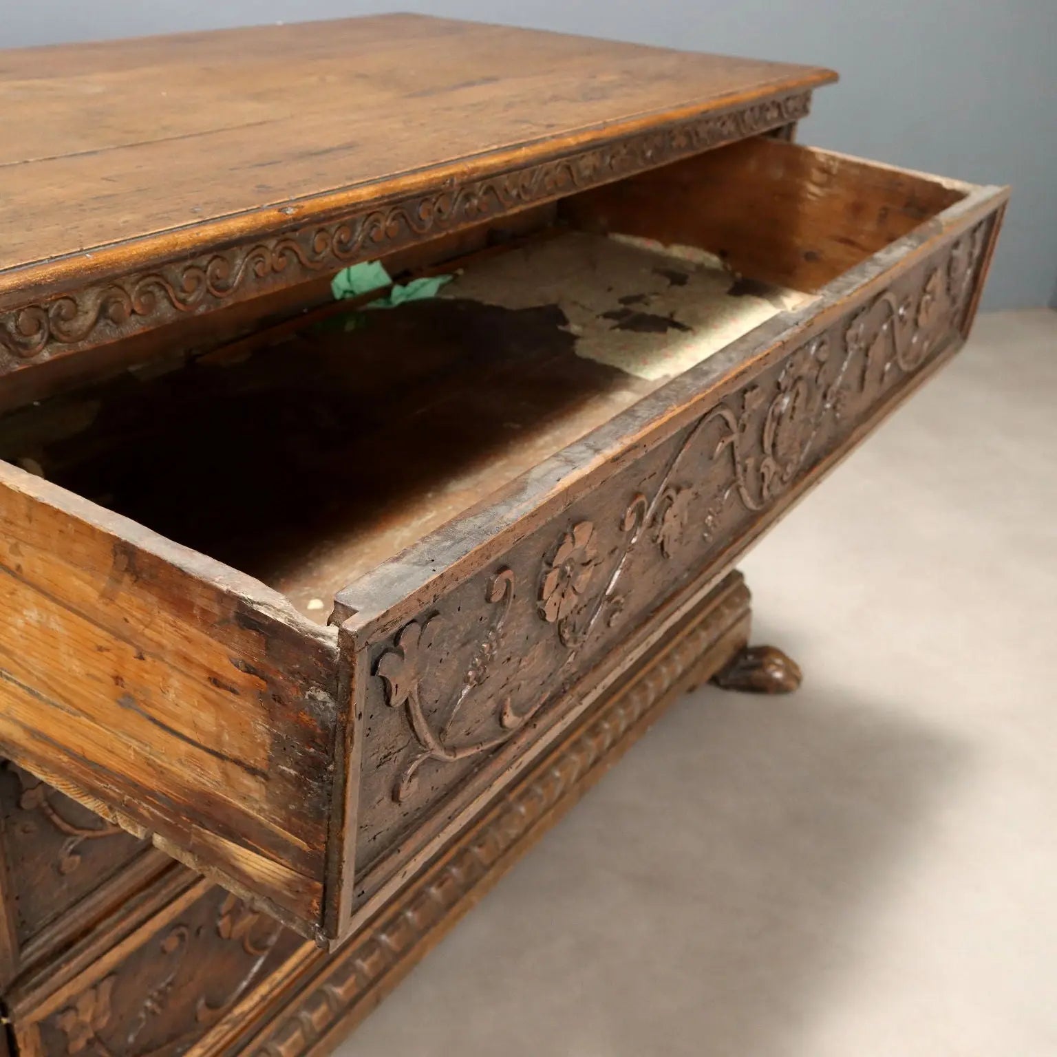 Antique Chest of Drawers Baroque Carved Walnut XVIII Century - Italy, XVIII Century | Antiques | Chest of Drawers & Commodes