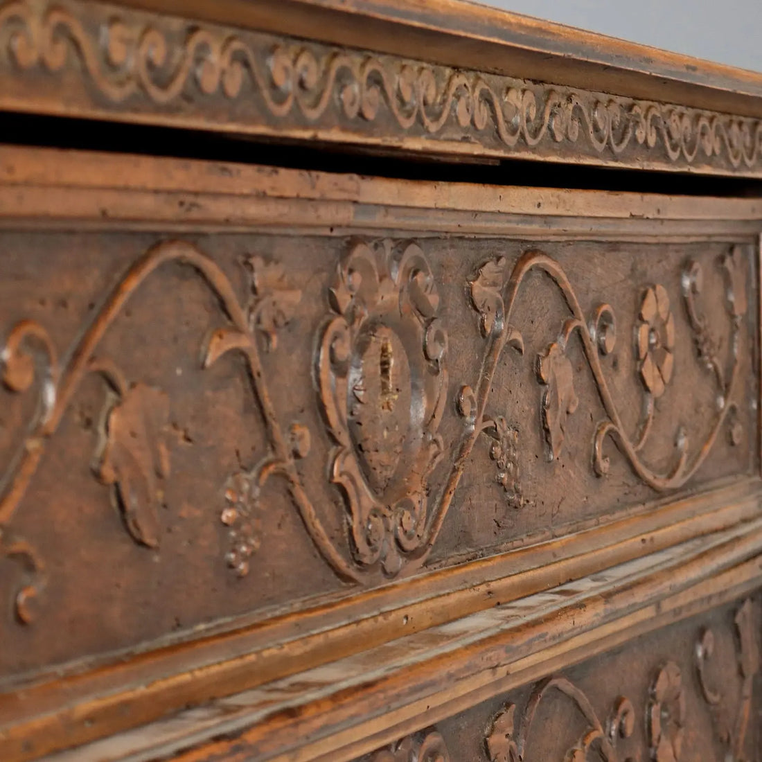Antique Chest of Drawers Baroque Carved Walnut XVIII Century - Italy, XVIII Century | Antiques | Chest of Drawers & Commodes