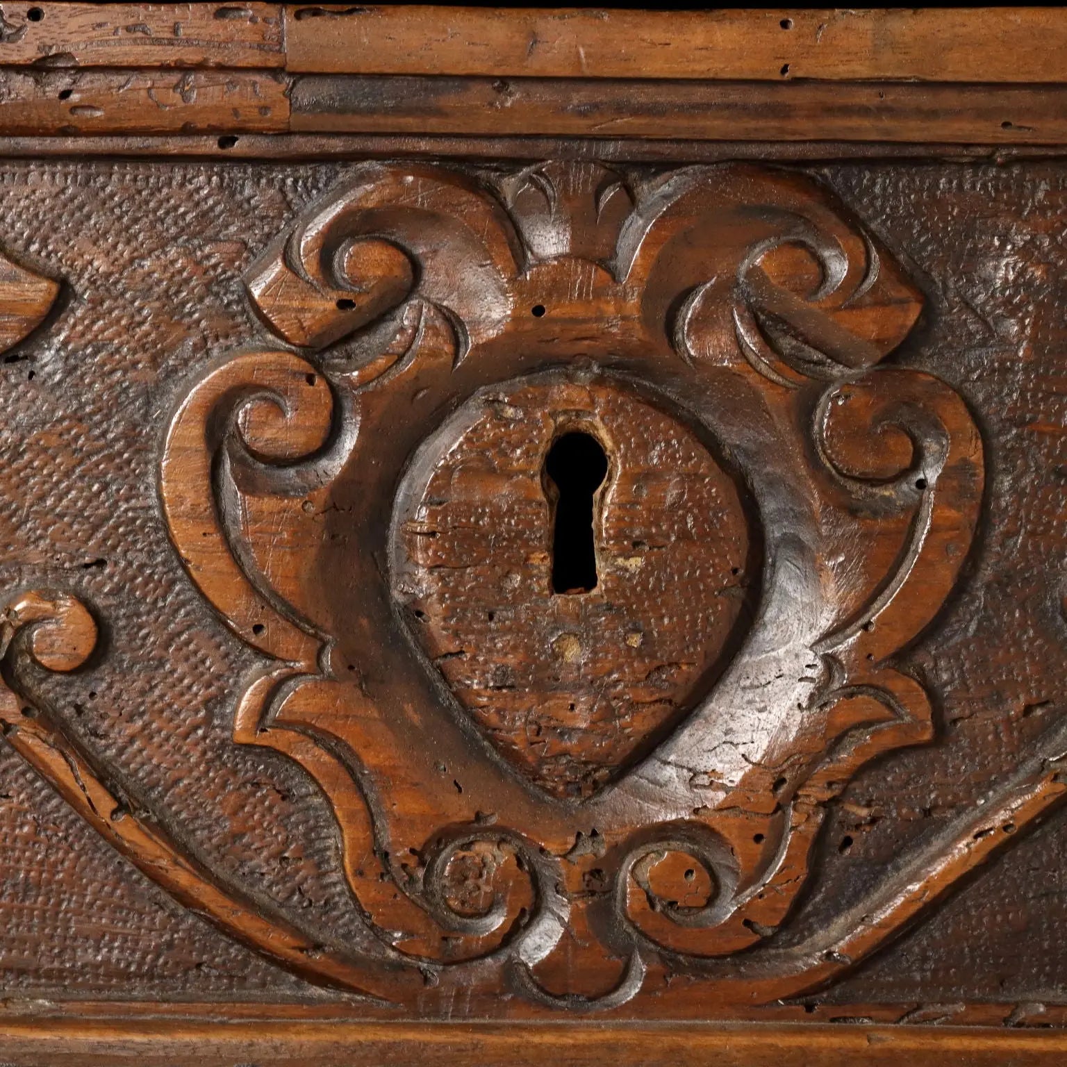 Antique Chest of Drawers Baroque Carved Walnut XVIII Century - Italy, XVIII Century | Antiques | Chest of Drawers & Commodes
