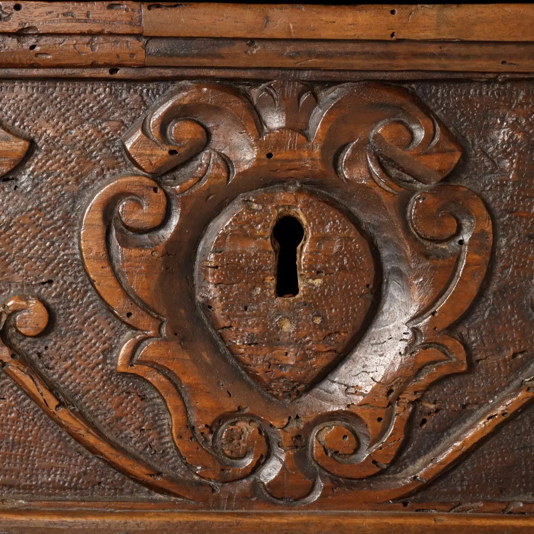 Antique Chest of Drawers Baroque Carved Walnut XVIII Century - Italy, XVIII Century | Antiques | Chest of Drawers & Commodes