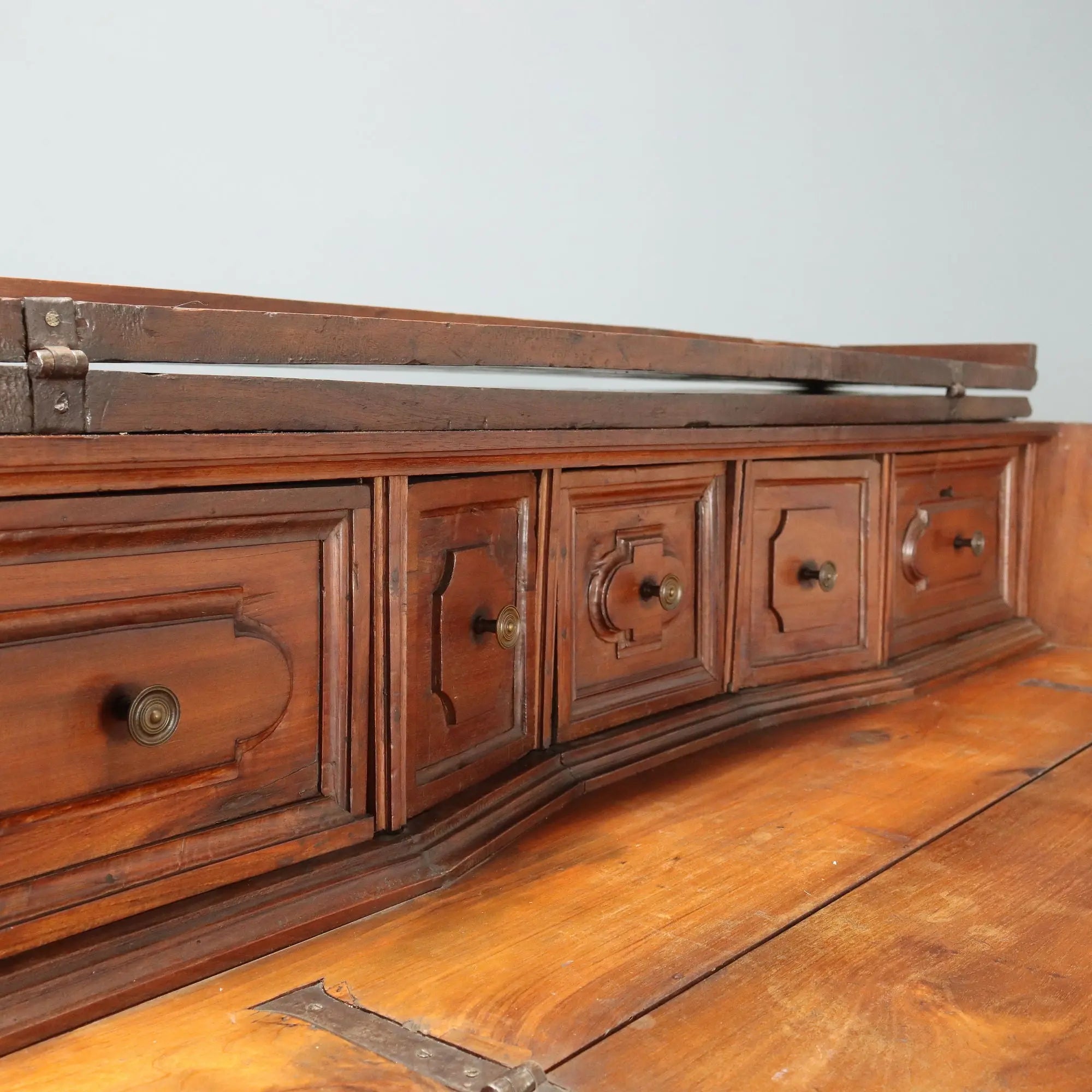 Antique Chest of Drawers Baroque Walnut 4 Drawers XVII Century