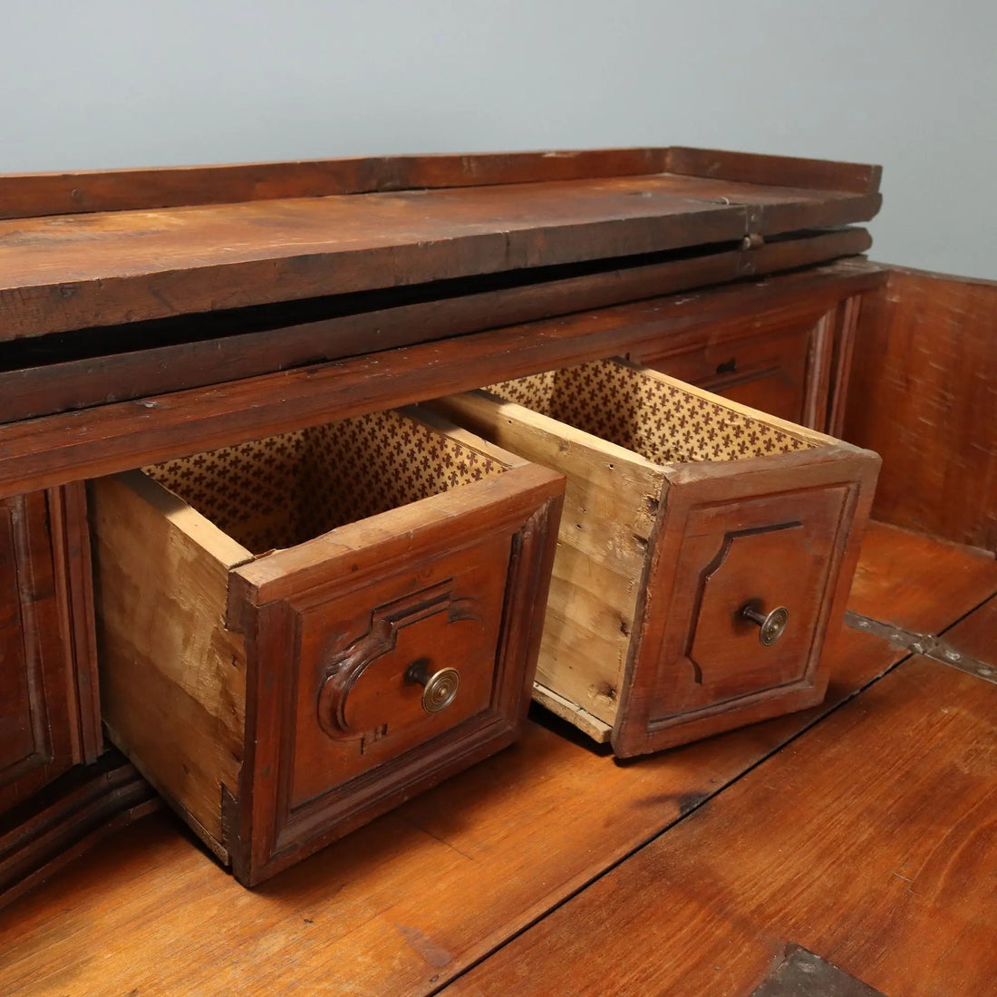 Antique Chest of Drawers Baroque Walnut 4 Drawers XVII Century
