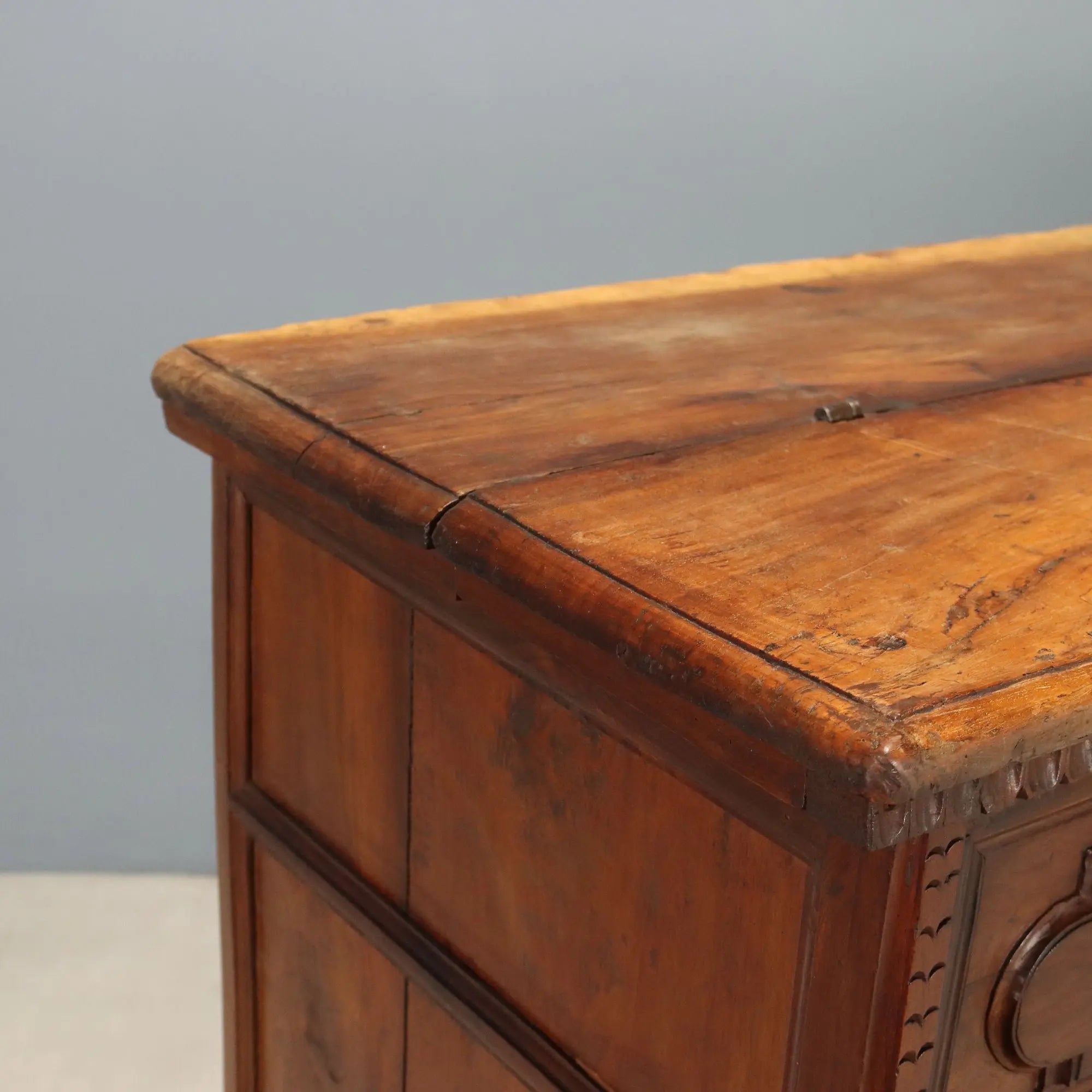 Antique Chest of Drawers Baroque Walnut 4 Drawers XVII Century