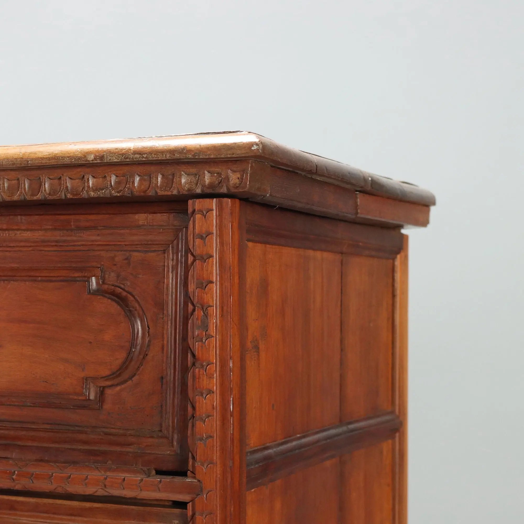 Antique Chest of Drawers Baroque Walnut 4 Drawers XVII Century
