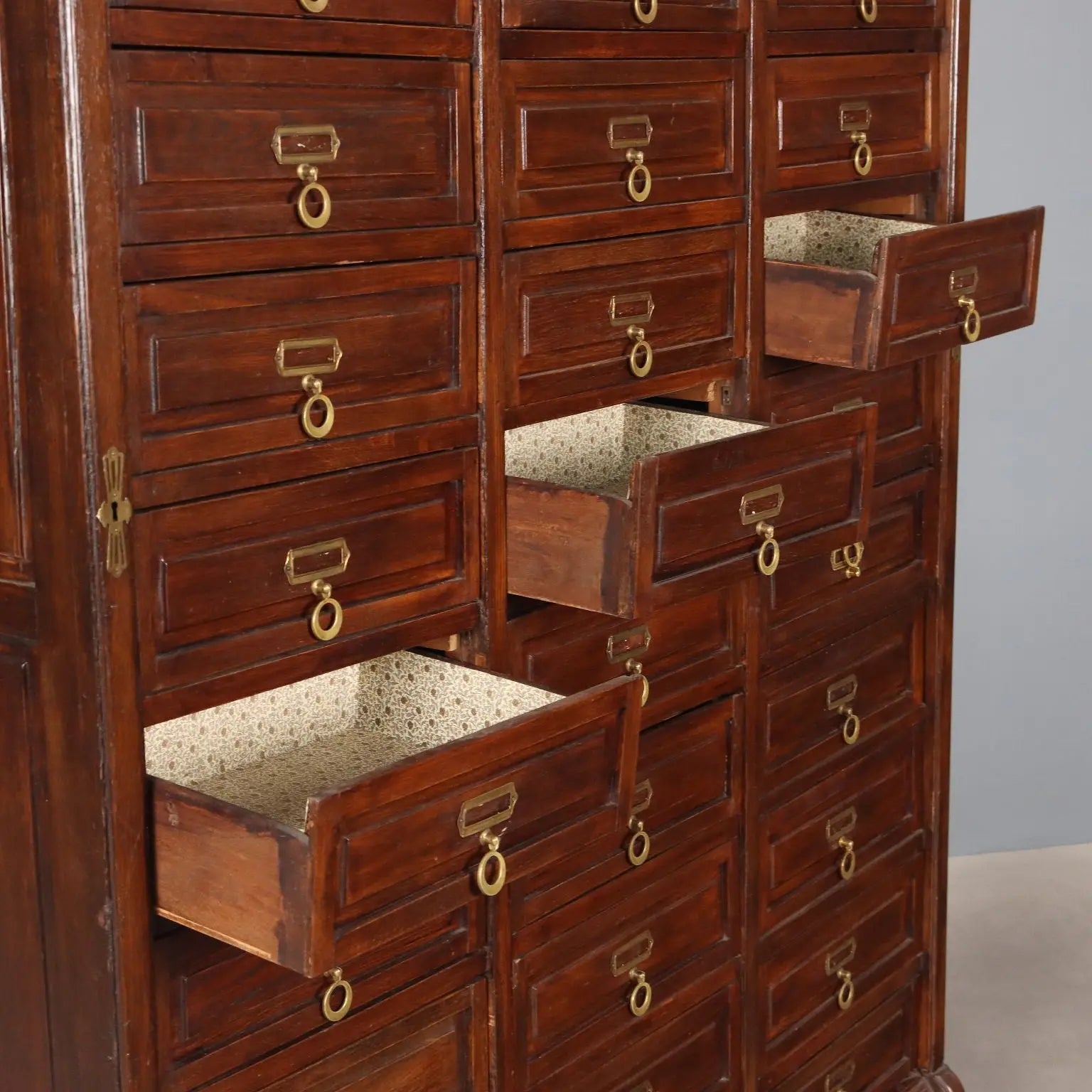 Oak Chest of Drawers - Italy Early 20th Century