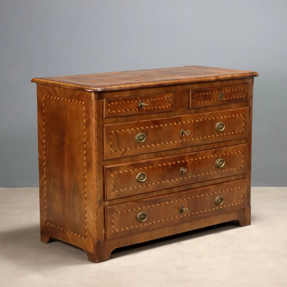 Antique Chest of Drawers Walnut 5 Drawers Italy XVIII Century