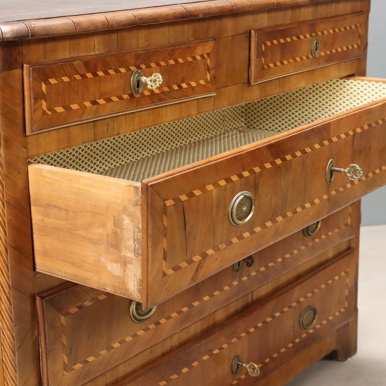 Antique Chest of Drawers Walnut 5 Drawers Italy XVIII Century