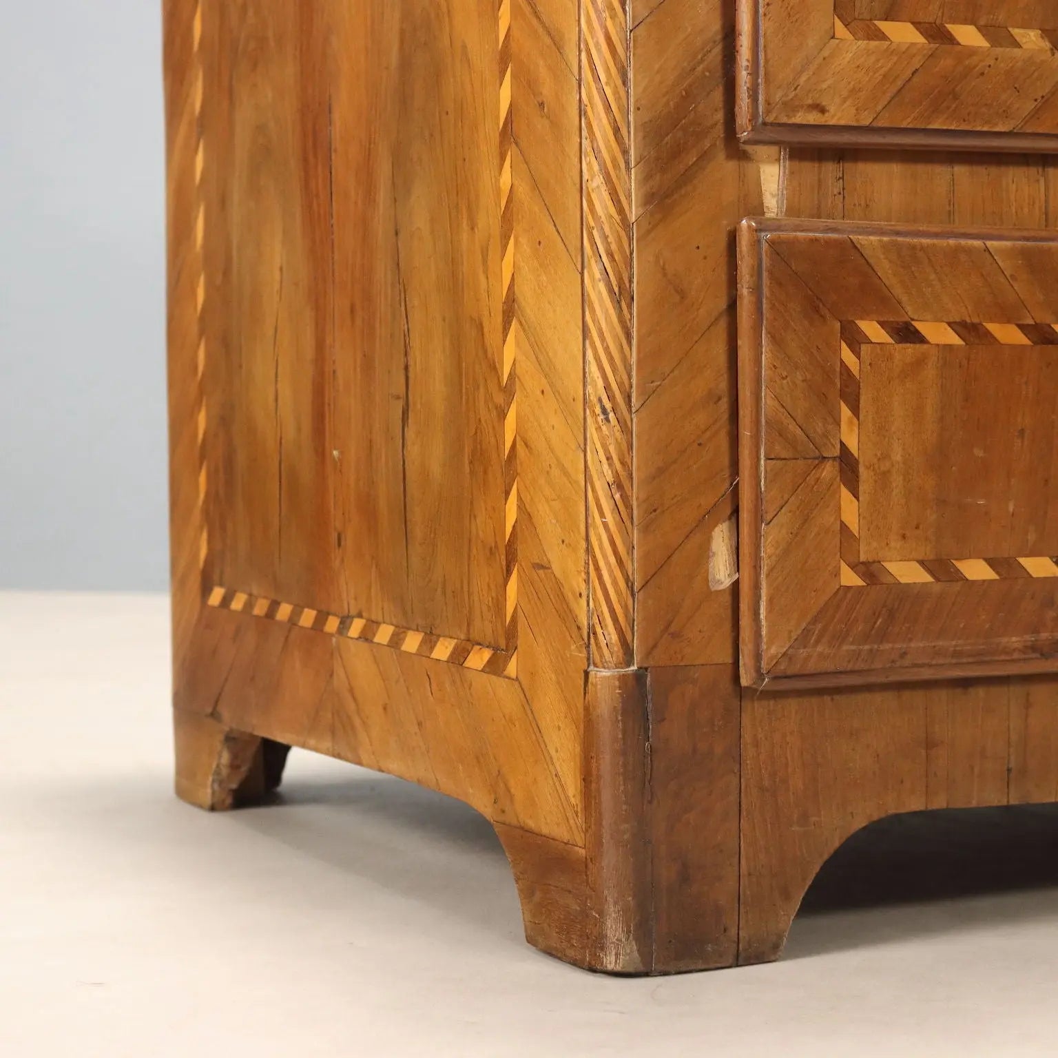 Antique Chest of Drawers Walnut 5 Drawers Italy XVIII Century