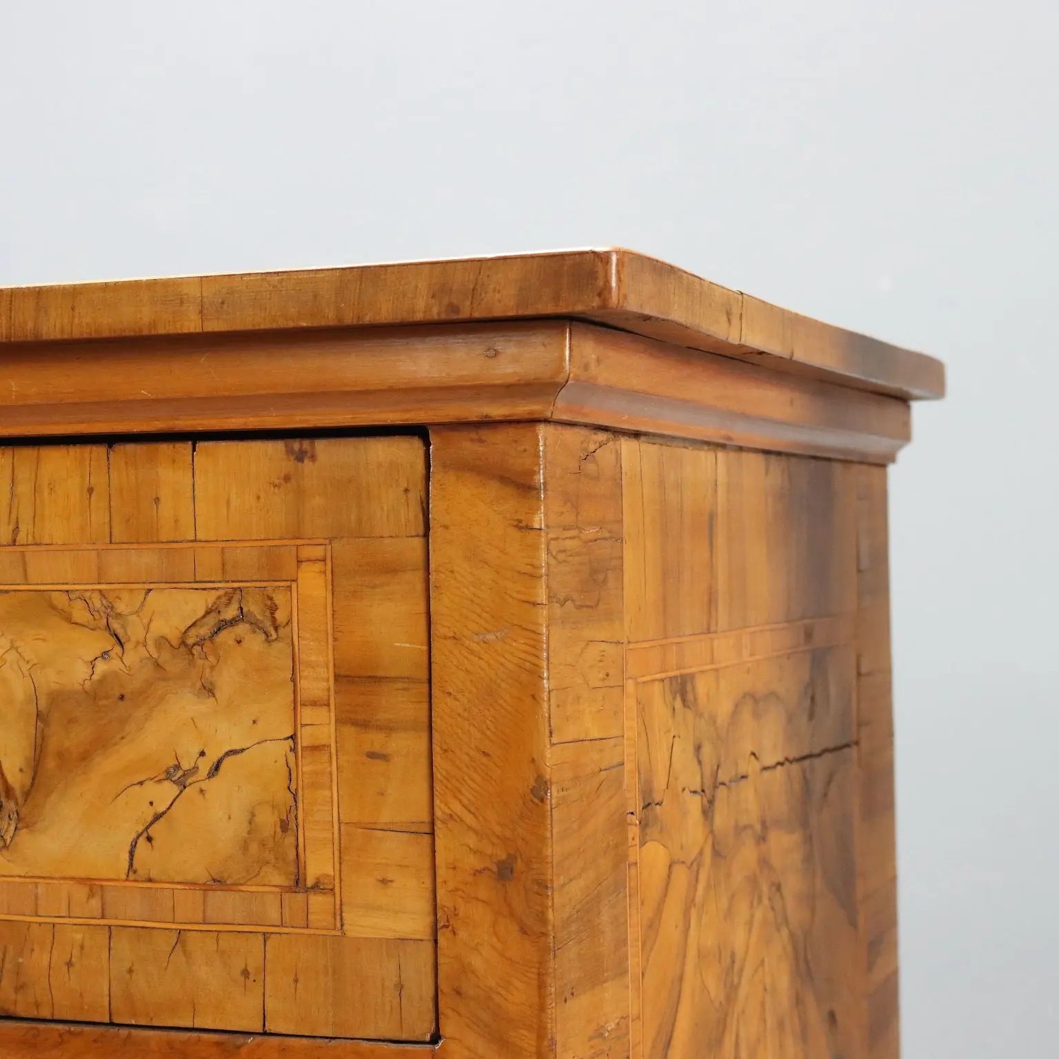 Antique Chest of Drawers Walnut Burl Italy XVIII Century