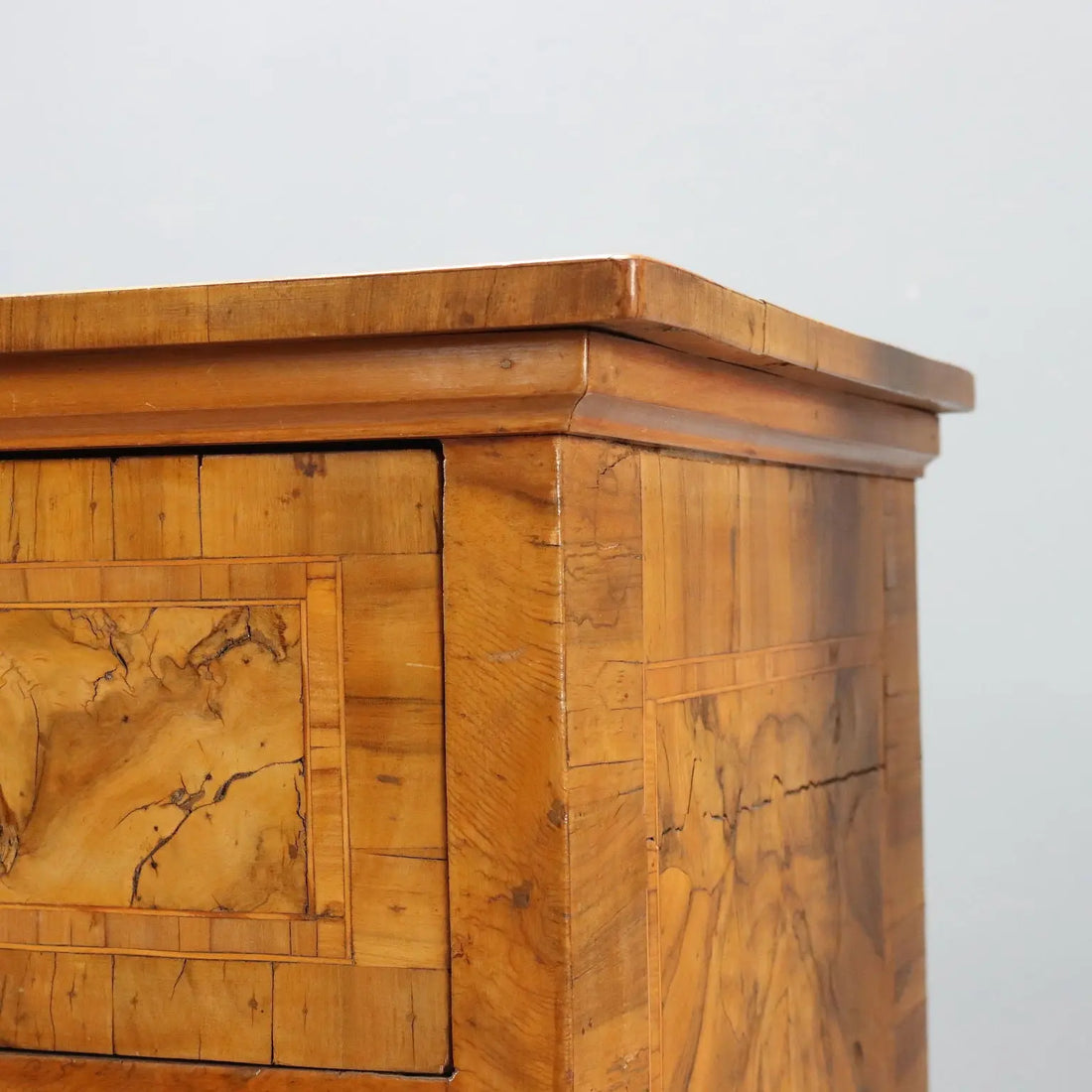 Antique Chest of Drawers Walnut Burl Italy XVIII Century