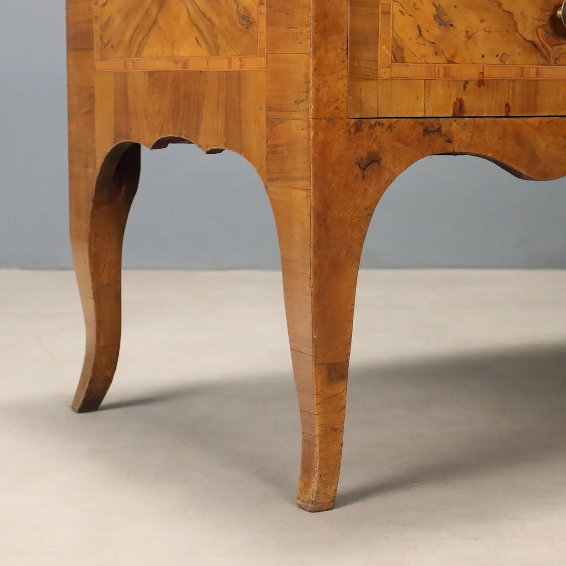 Antique Chest of Drawers Walnut Burl Italy XVIII Century