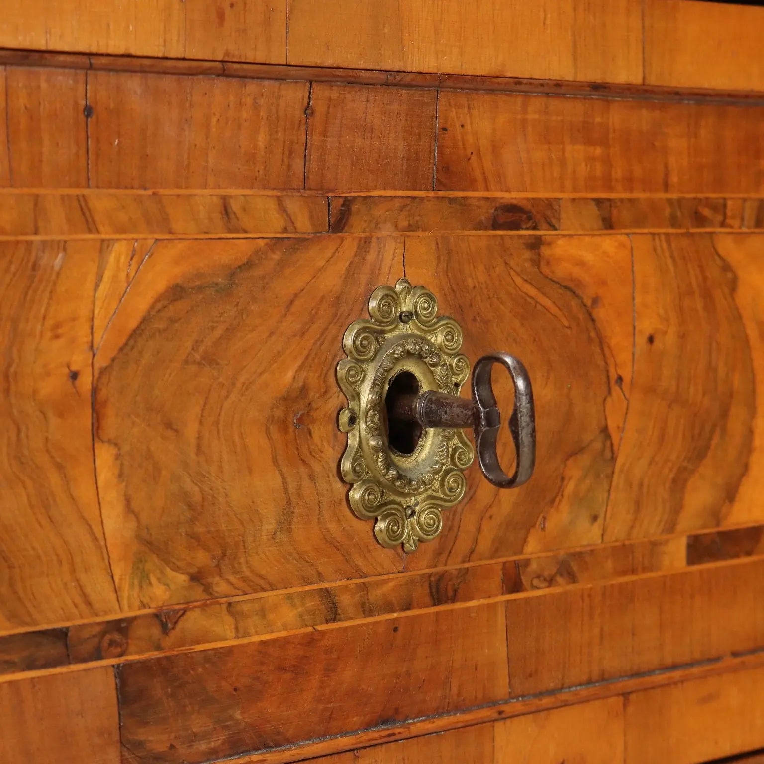 Neoclassical Walnut Chest - Emilia, 1700