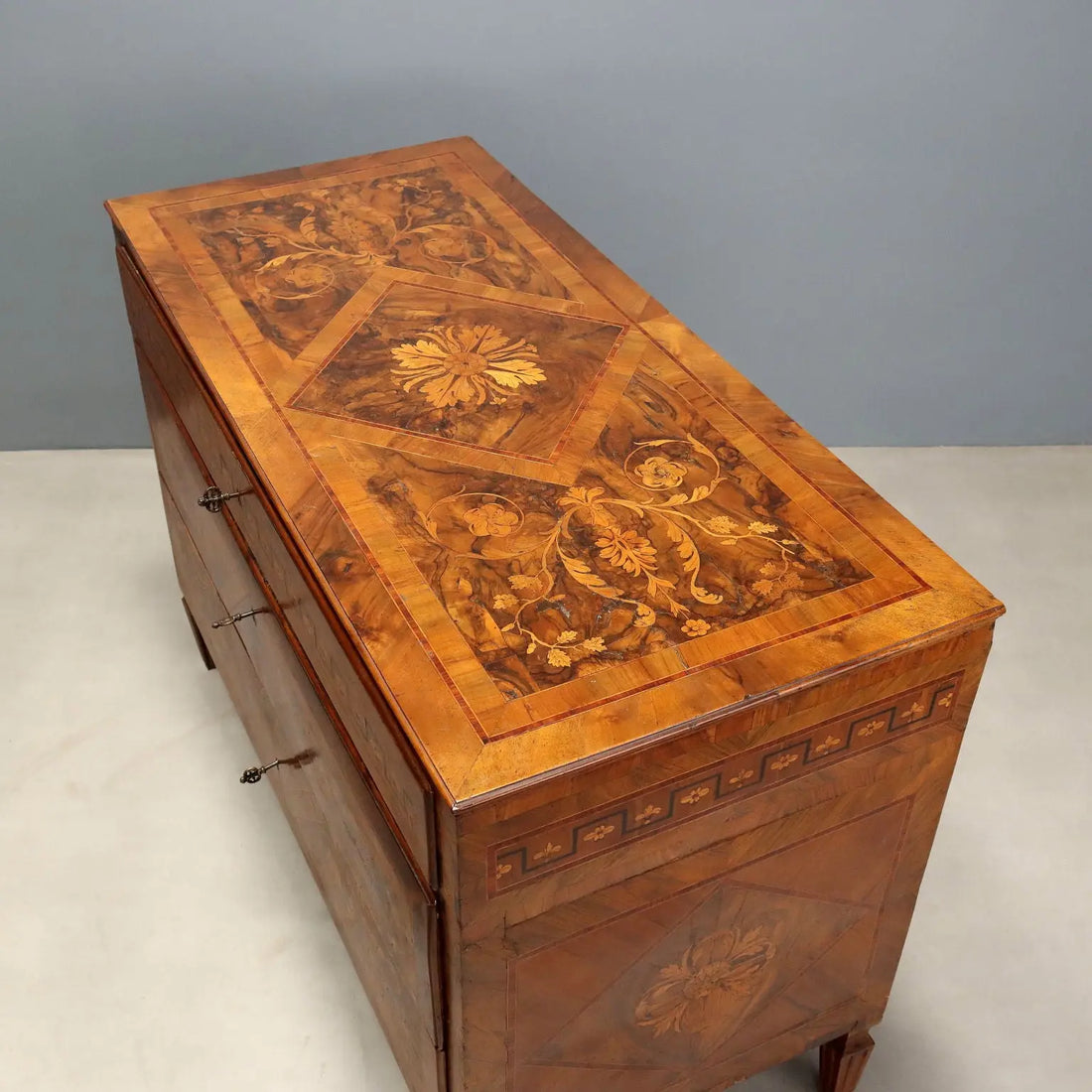 Antique Chests of Drawers Neoclassical Walnut XVIII Century
