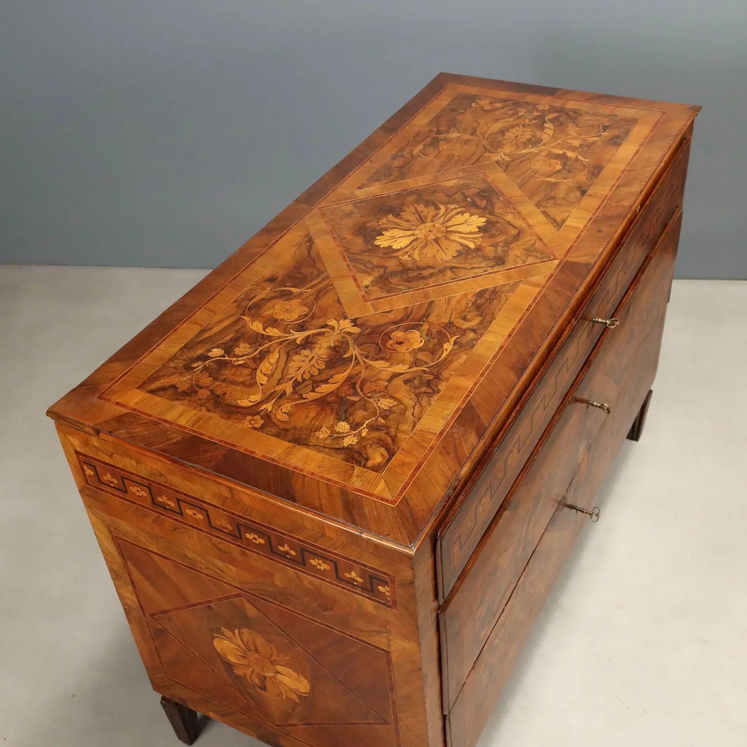 Antique Chests of Drawers Neoclassical Walnut XVIII Century