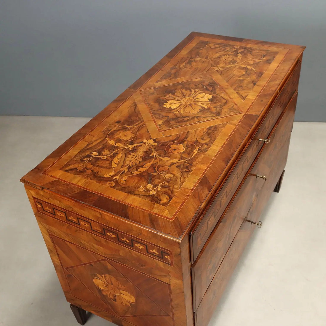 Antique Chests of Drawers Neoclassical Walnut XVIII Century