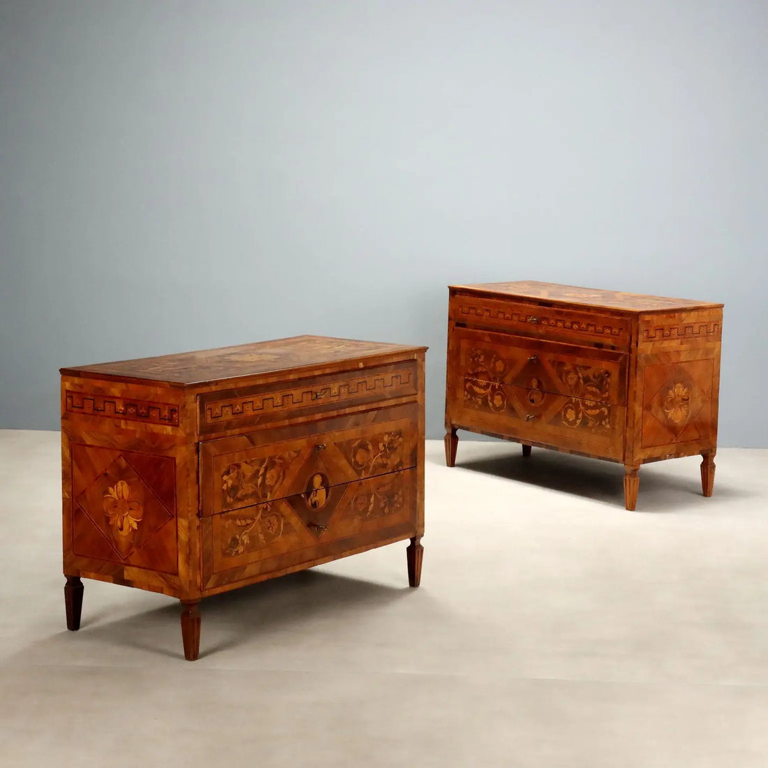 Antique Chests of Drawers Neoclassical Walnut XVIII Century