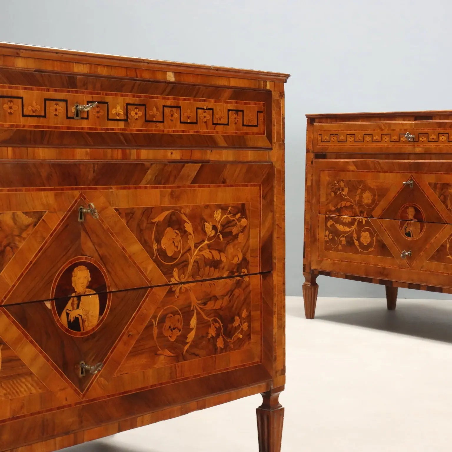 Antique Chests of Drawers Neoclassical Walnut XVIII Century