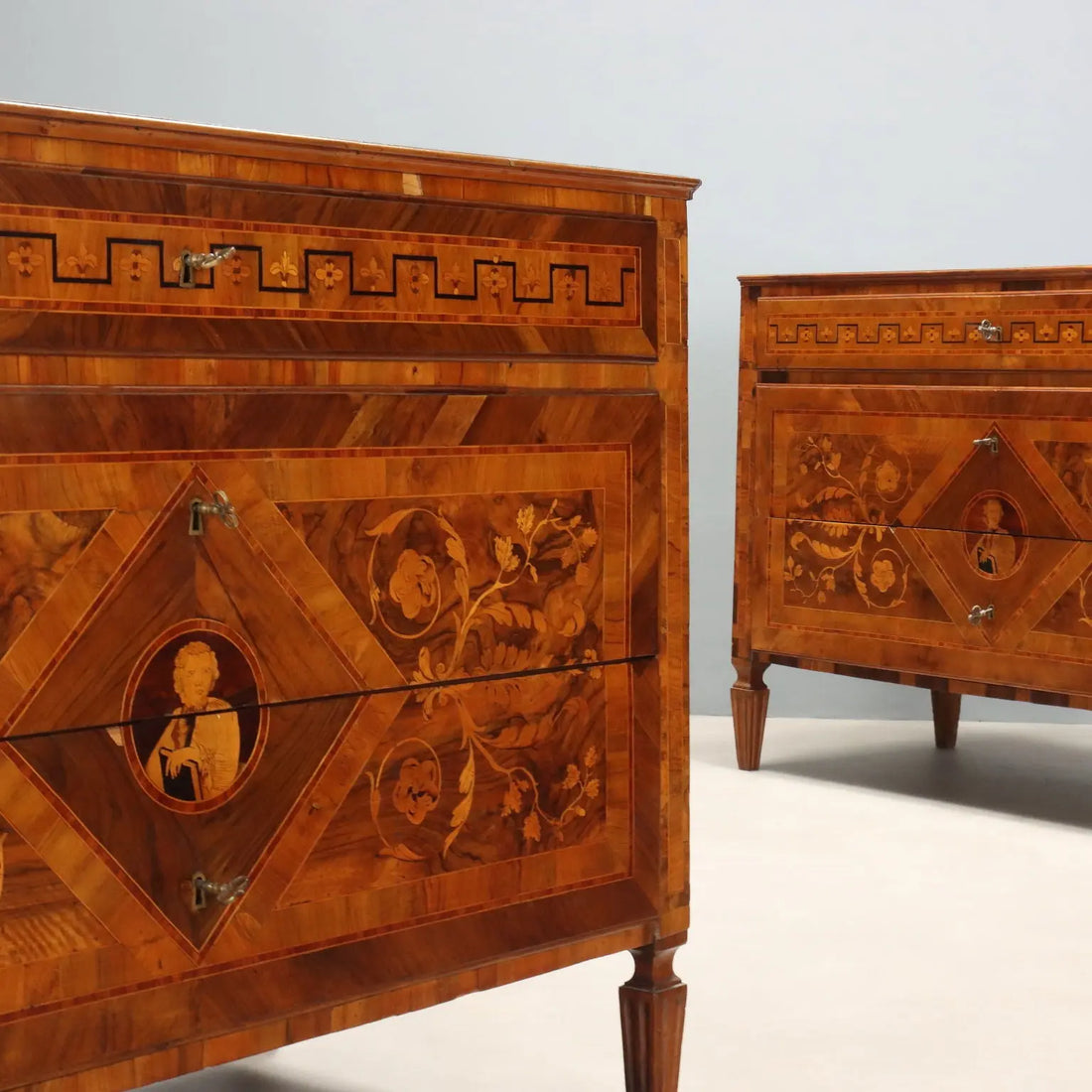 Antique Chests of Drawers Neoclassical Walnut XVIII Century