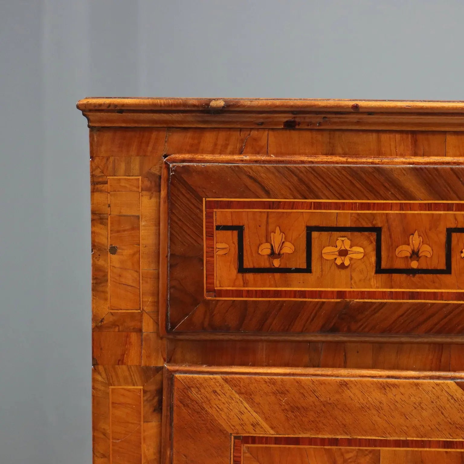 Antique Chests of Drawers Neoclassical Walnut XVIII Century