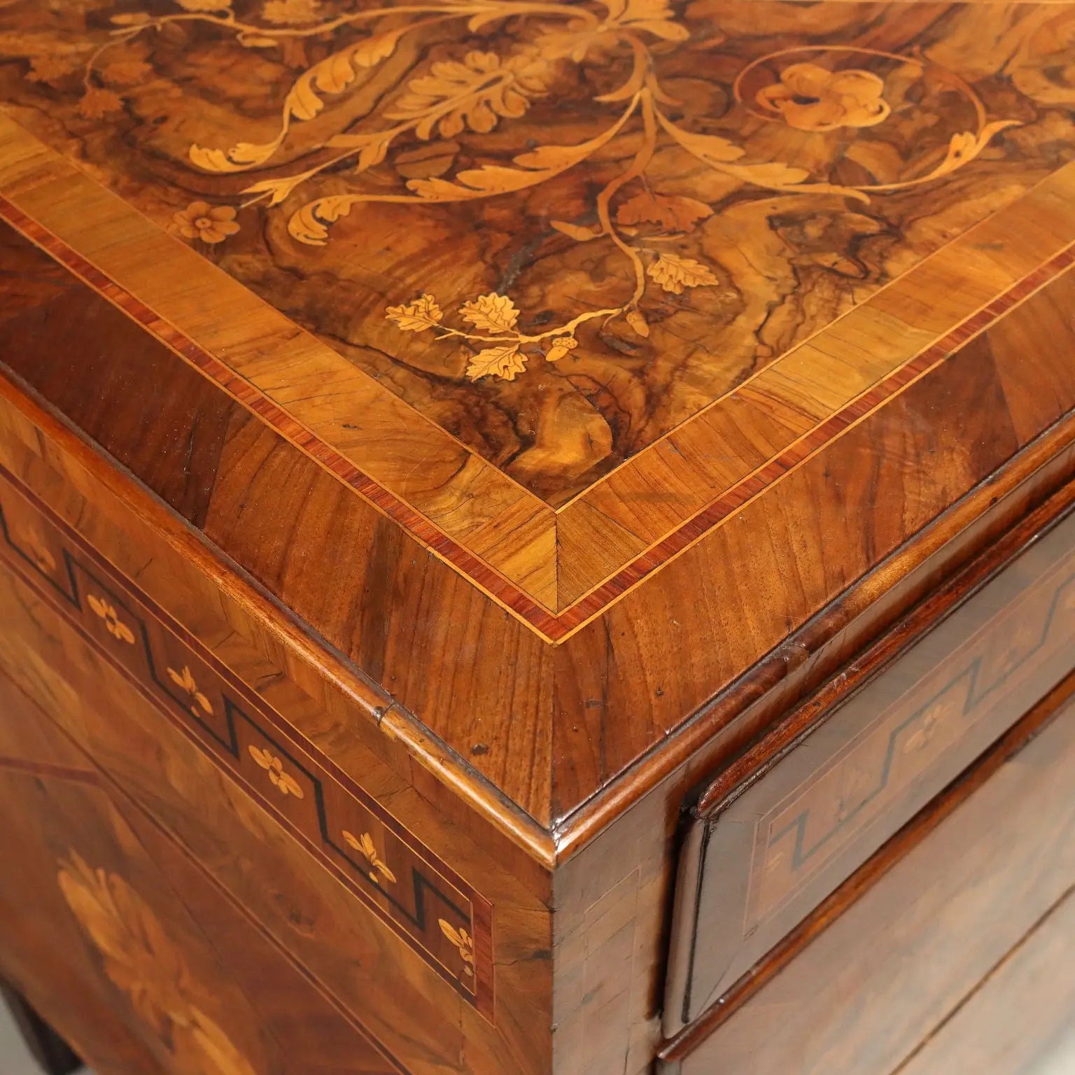 Antique Chests of Drawers Neoclassical Walnut XVIII Century