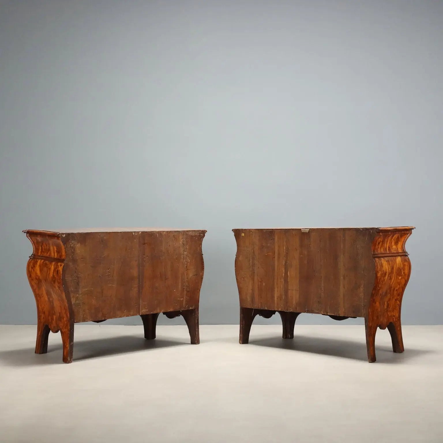 Antique Chests of Drawers Wanut Burl Veneer Italy XVIII Century