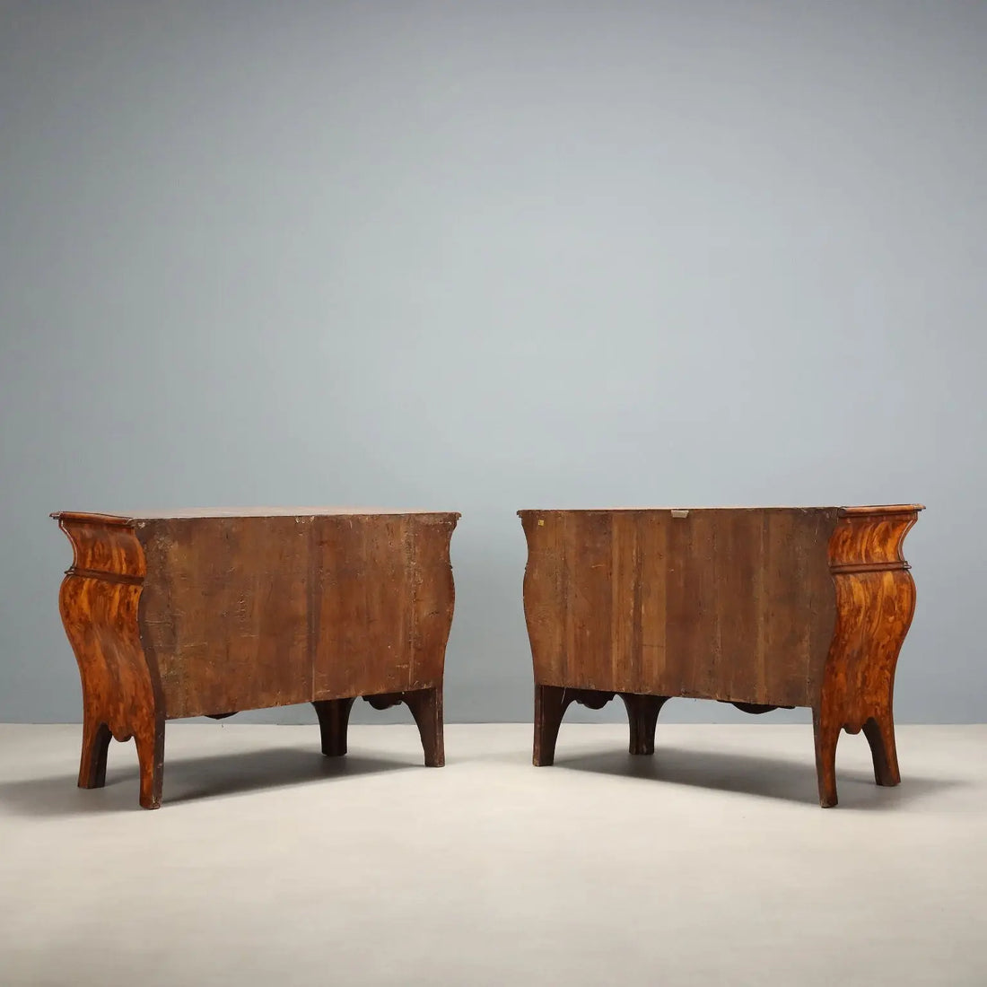 Antique Chests of Drawers Wanut Burl Veneer Italy XVIII Century