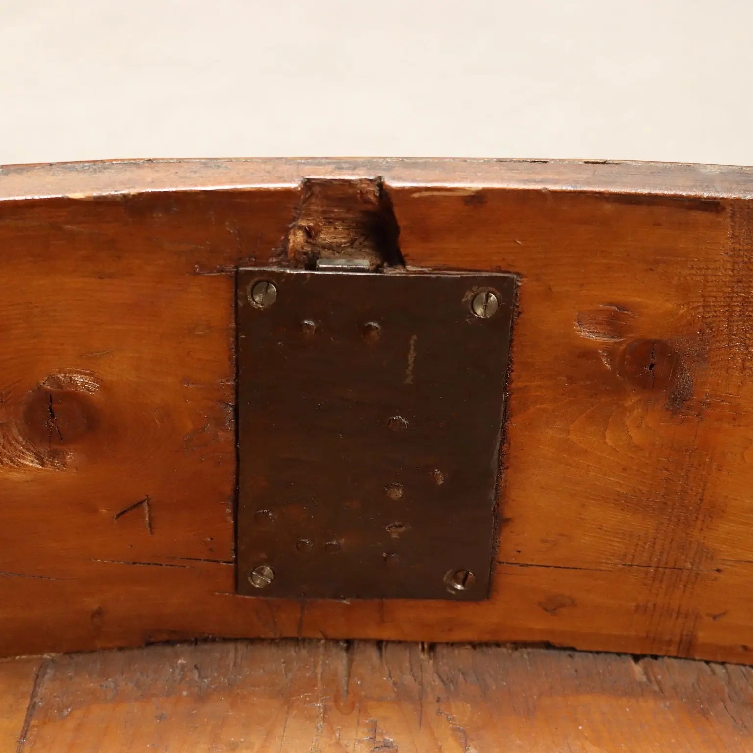 Antique Chests of Drawers Wanut Burl Veneer Italy XVIII Century