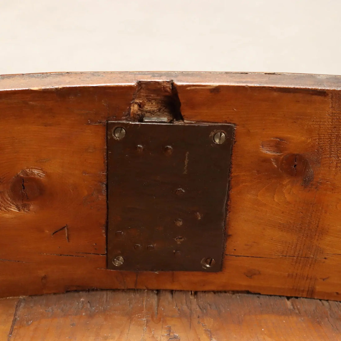 Antique Chests of Drawers Wanut Burl Veneer Italy XVIII Century