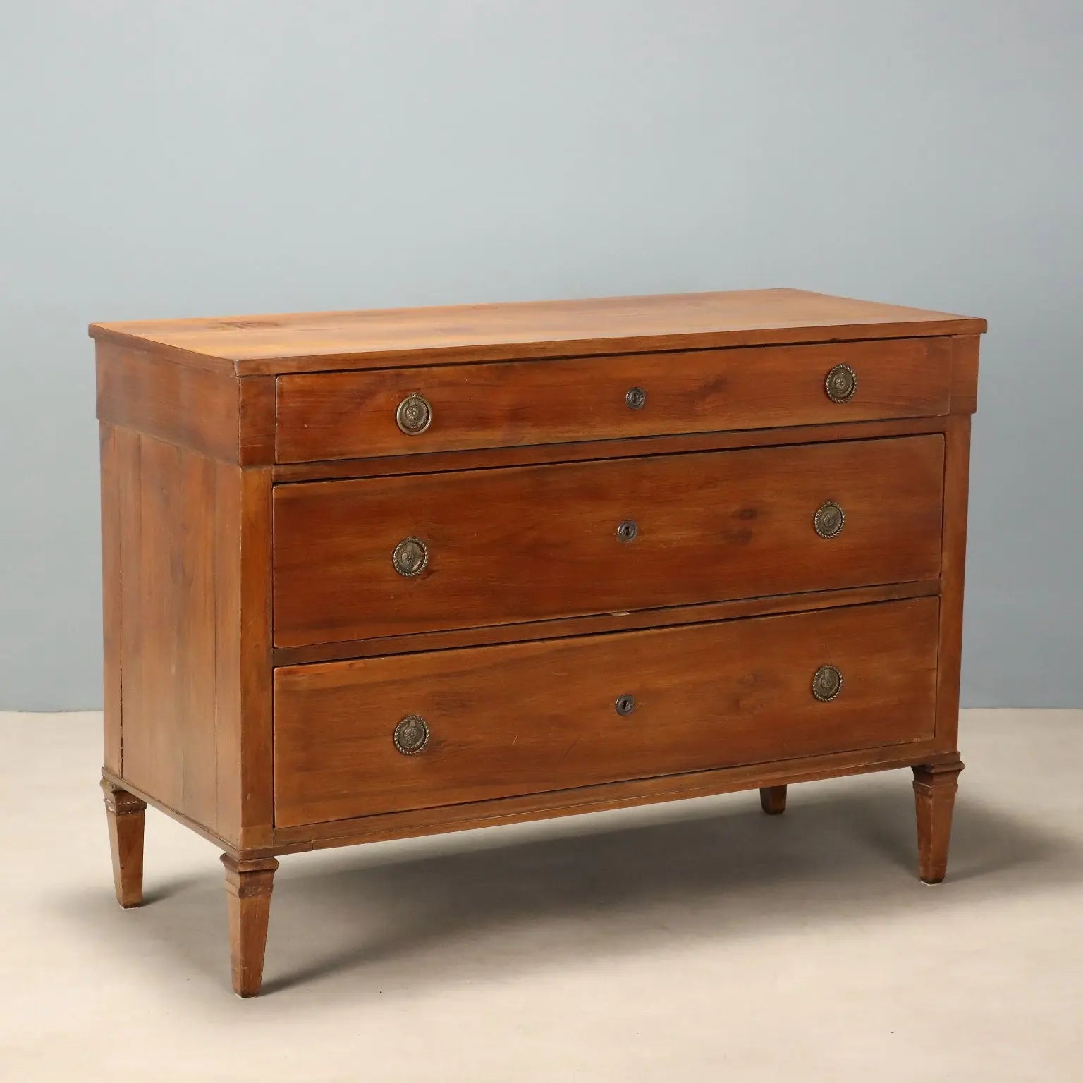 Directoire Chest in Walnut - Italy 19th Century