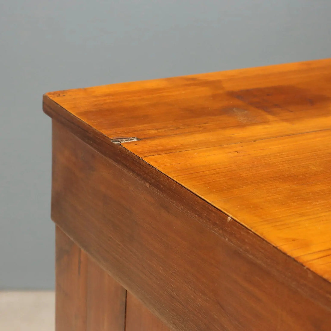 Directoire Chest in Walnut - Italy 19th Century