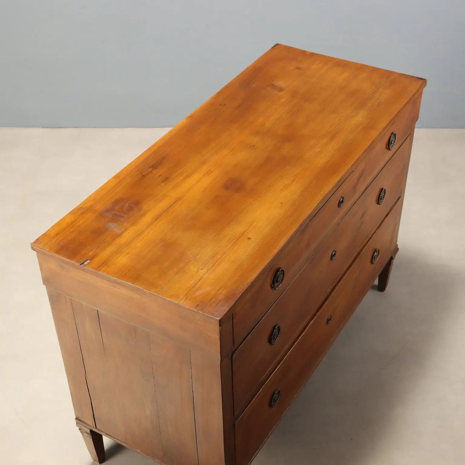 Directoire Chest in Walnut - Italy 19th Century