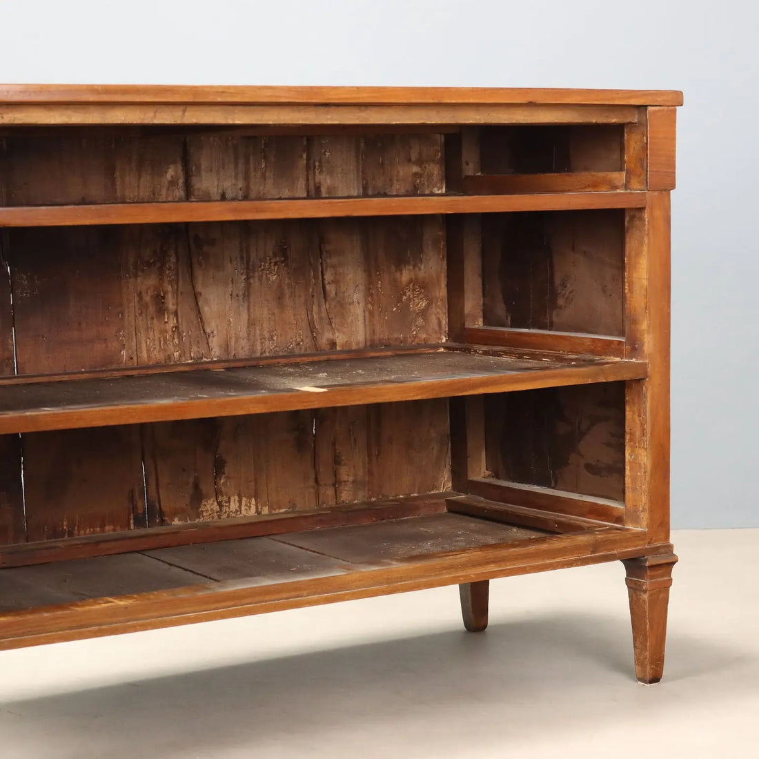 Directoire Chest in Walnut - Italy 19th Century