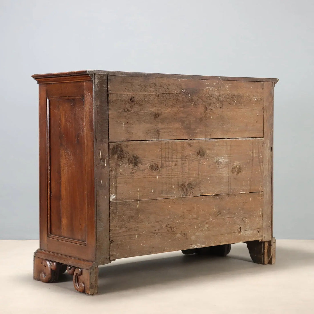 Baroque Walnut Canterano with Molded Drawers