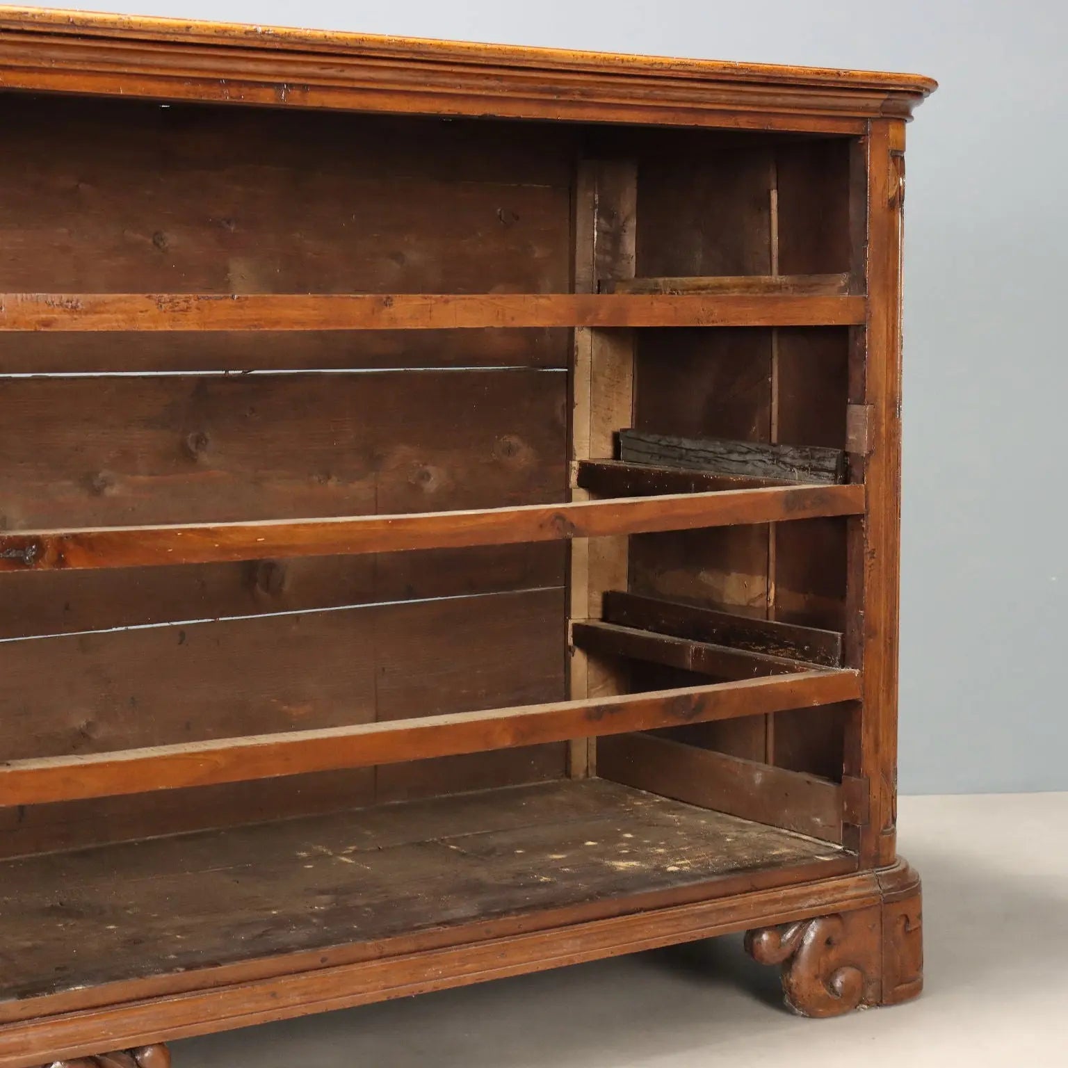 Baroque Walnut Canterano with Molded Drawers