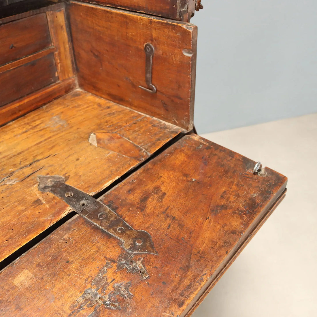 Antique Chest of Drawers Baroque Walnut Drawers Italy XVIII Century
