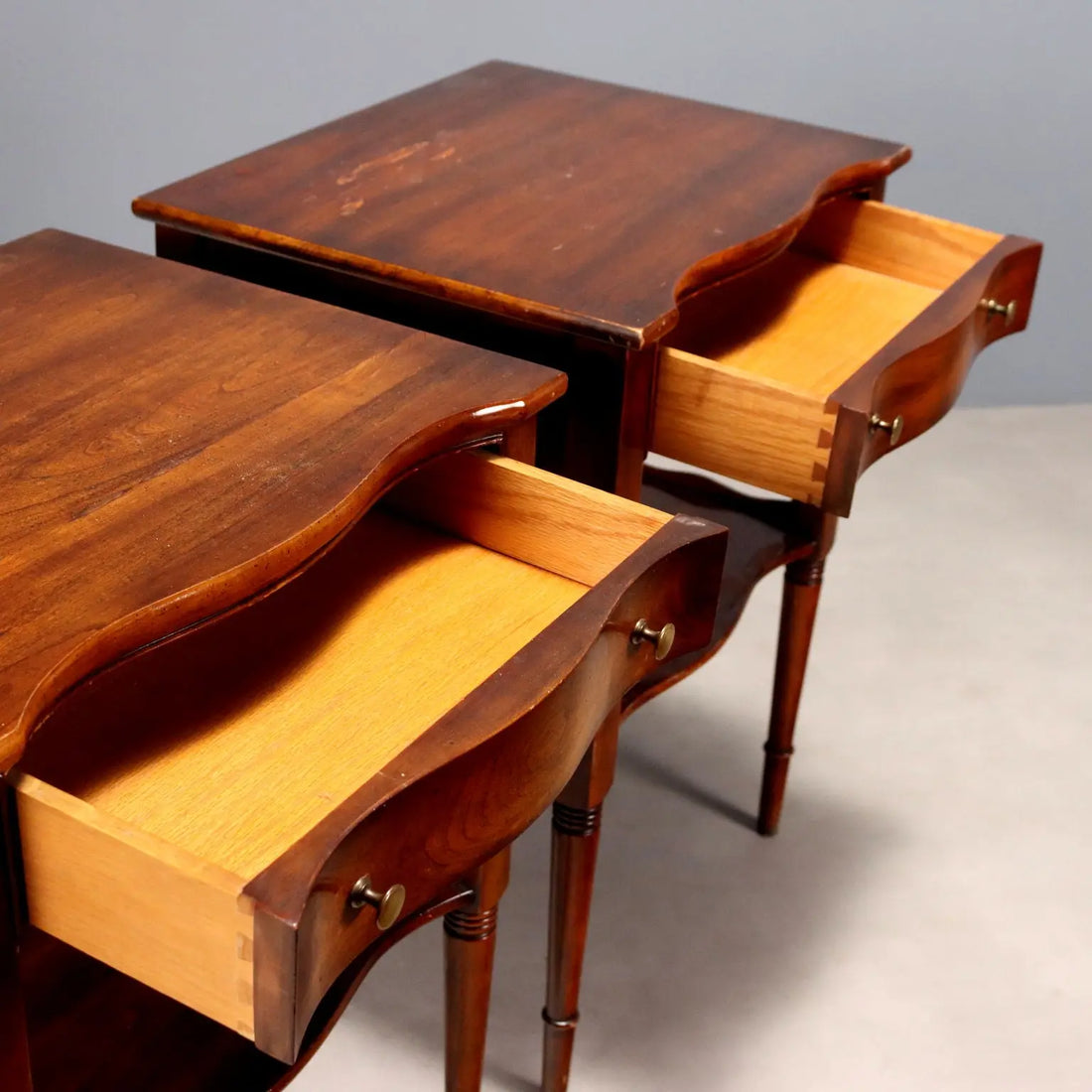 Antique Bedside Tables Statton Trutype Americana XX Century - Maryland-USA XX Century | Antiques | Bedside Tables