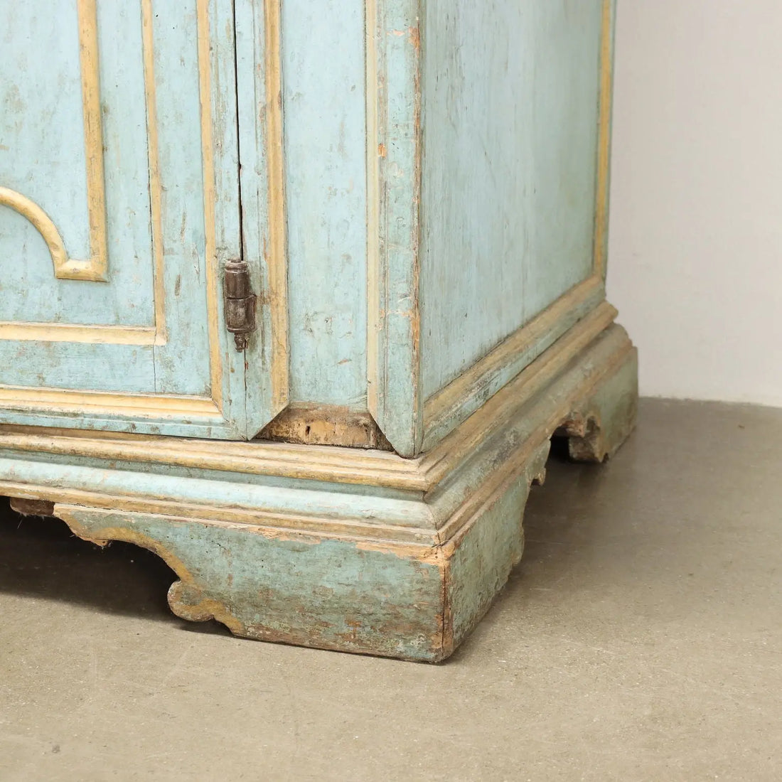 Antique Cupboard Baroque Style Mid XVIII Century Lacquered Wood - Parma Mid 18th century | Antiques | Cupboards