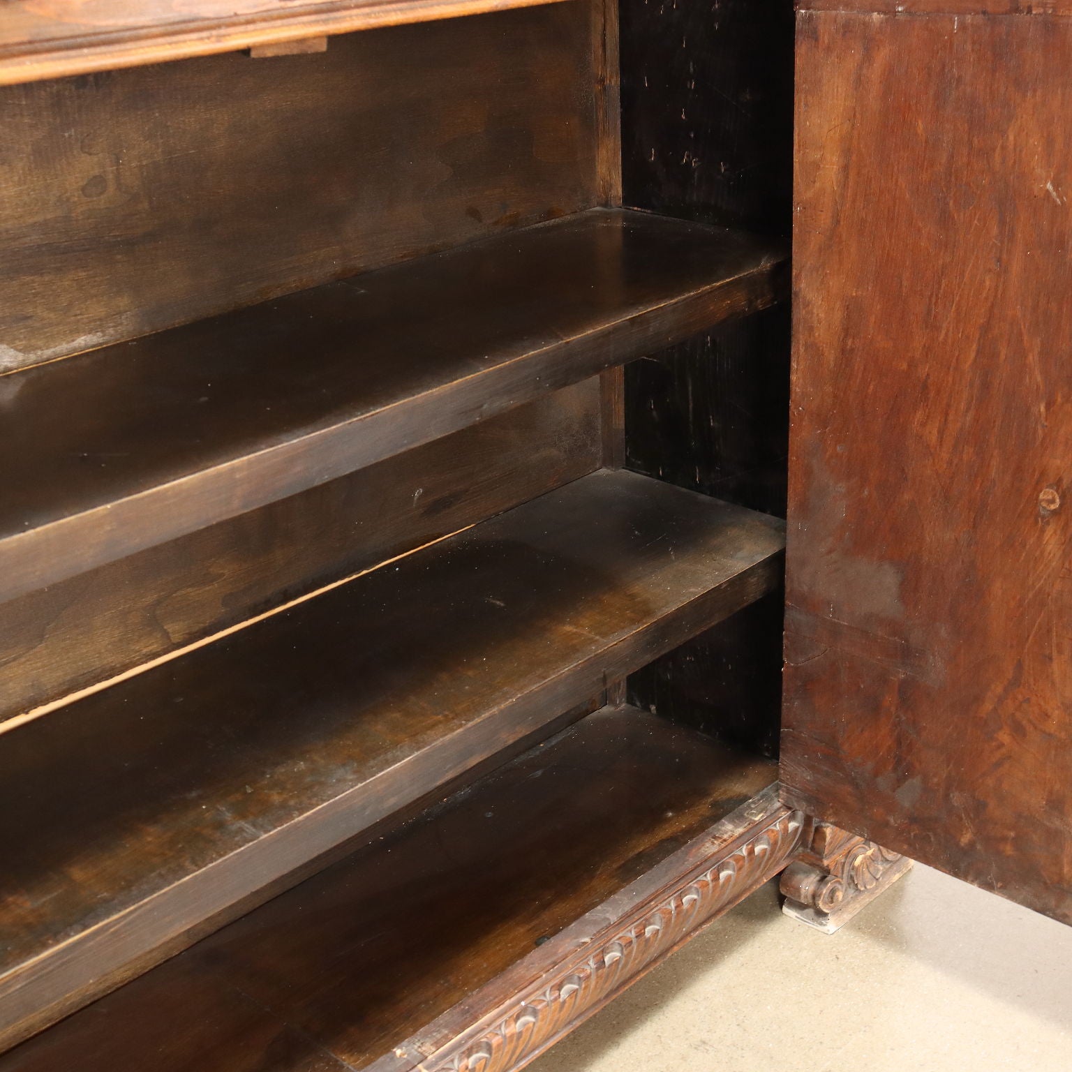 Ancient Neo-Renaissance Cupboard Italy '900 Walnut Flap Painted Olive - Italy, Early XX Century | Antiques  Cupboards