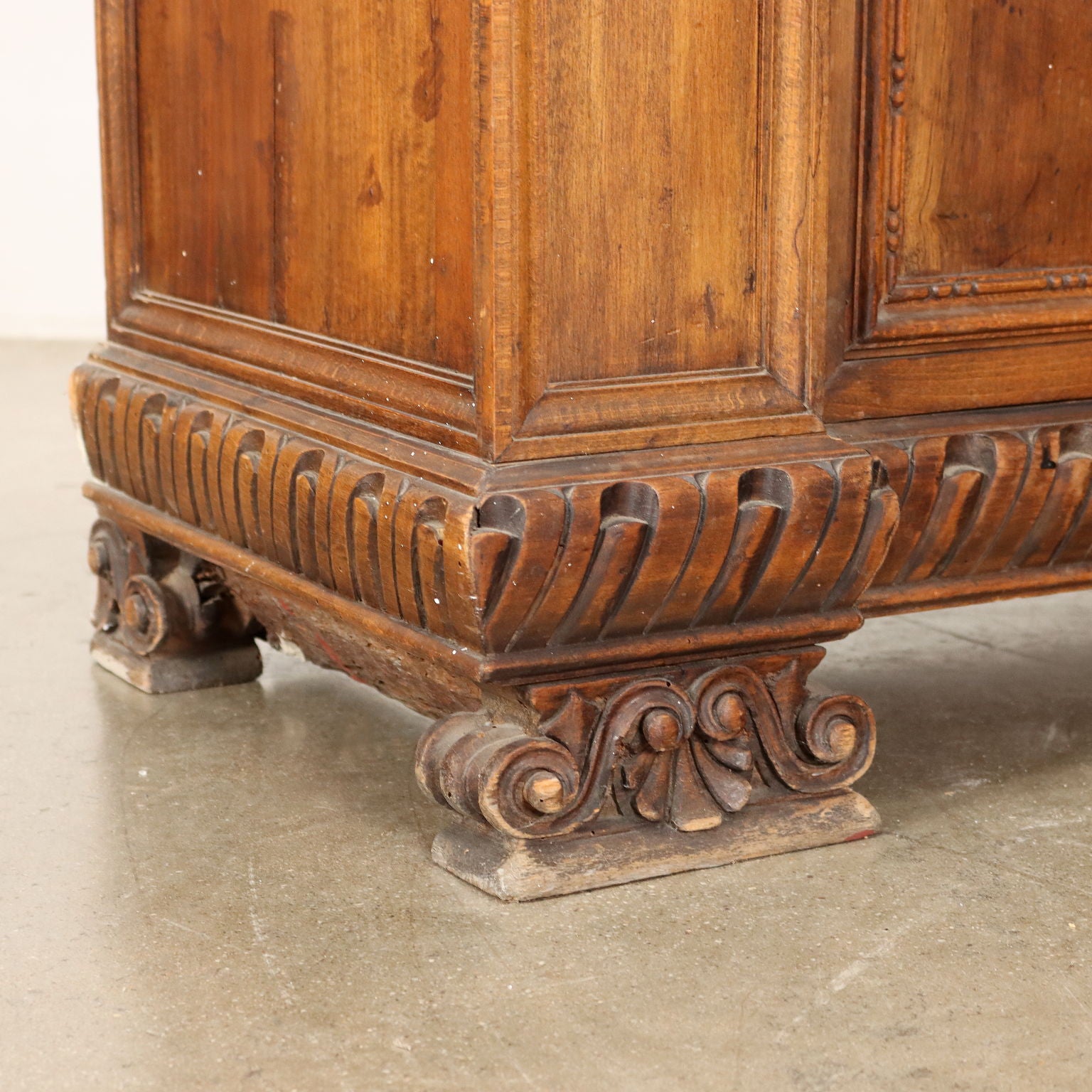 Ancient Neo-Renaissance Cupboard Italy '900 Walnut Flap Painted Olive - Italy, Early XX Century | Antiques  Cupboards