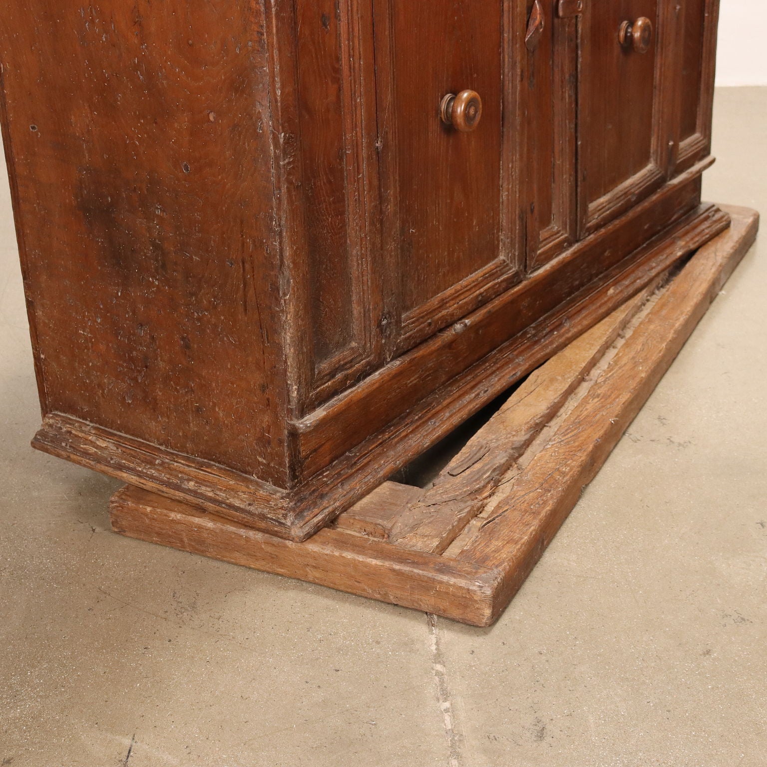 Ancient Cupboard Chestnut Central Italy Early '600 Antiques - Central Italy, Early XVII Century | Antiques  Cupboards